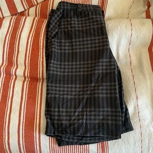 Mens lululemon checker pattern shorts. Good condition. Size 34.